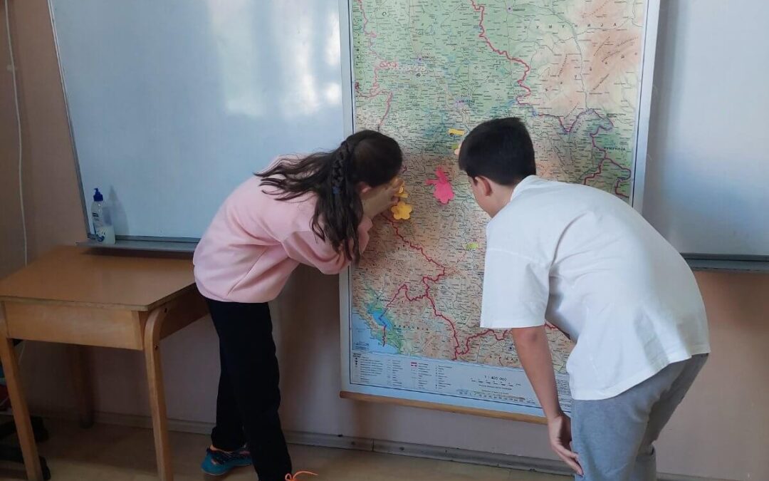 „На скривено те водим место“